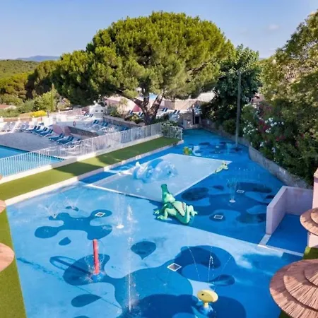Mobil-home Moderne Avec Cuisine Extérieure à Golfe De Saint-tropez Gassin