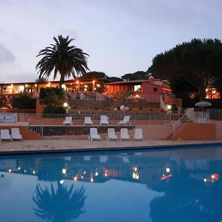 Mobil-home Moderne Avec Cuisine Exterieure A Golfe De Saint-tropez