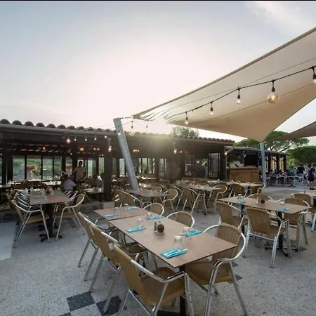Mobil-home Moderne Avec Cuisine Exterieure A Golfe De Saint-tropez Kamp alanı Gassin