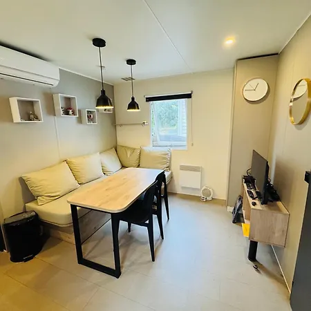 Mobil-home Moderne Avec Cuisine Exterieure A Golfe De Saint-tropez Camping *