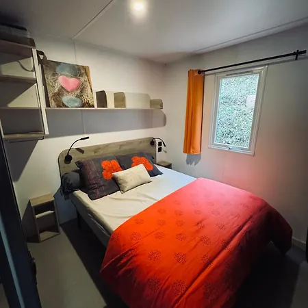 Mobil-home Moderne Avec Cuisine Extérieure à Golfe De Saint-tropez